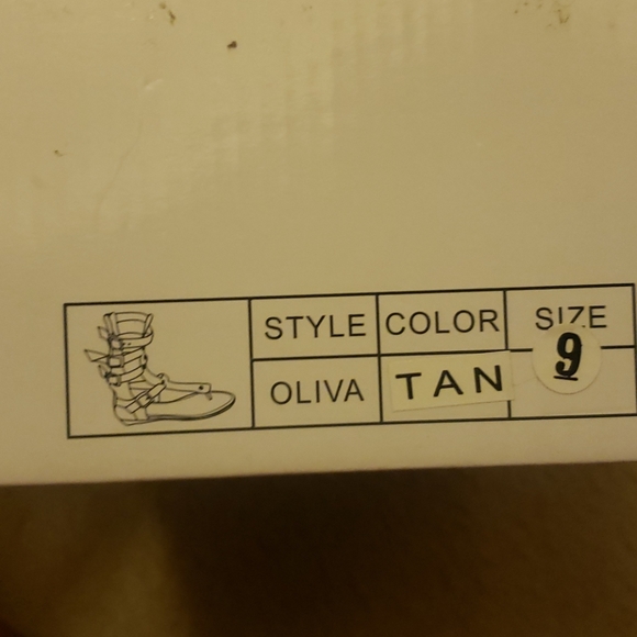 Women - Picture 4 of 4